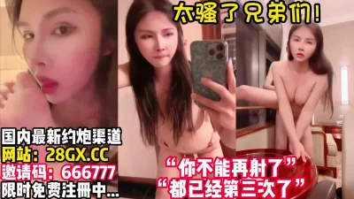 女人POOPING大便A卫生巾